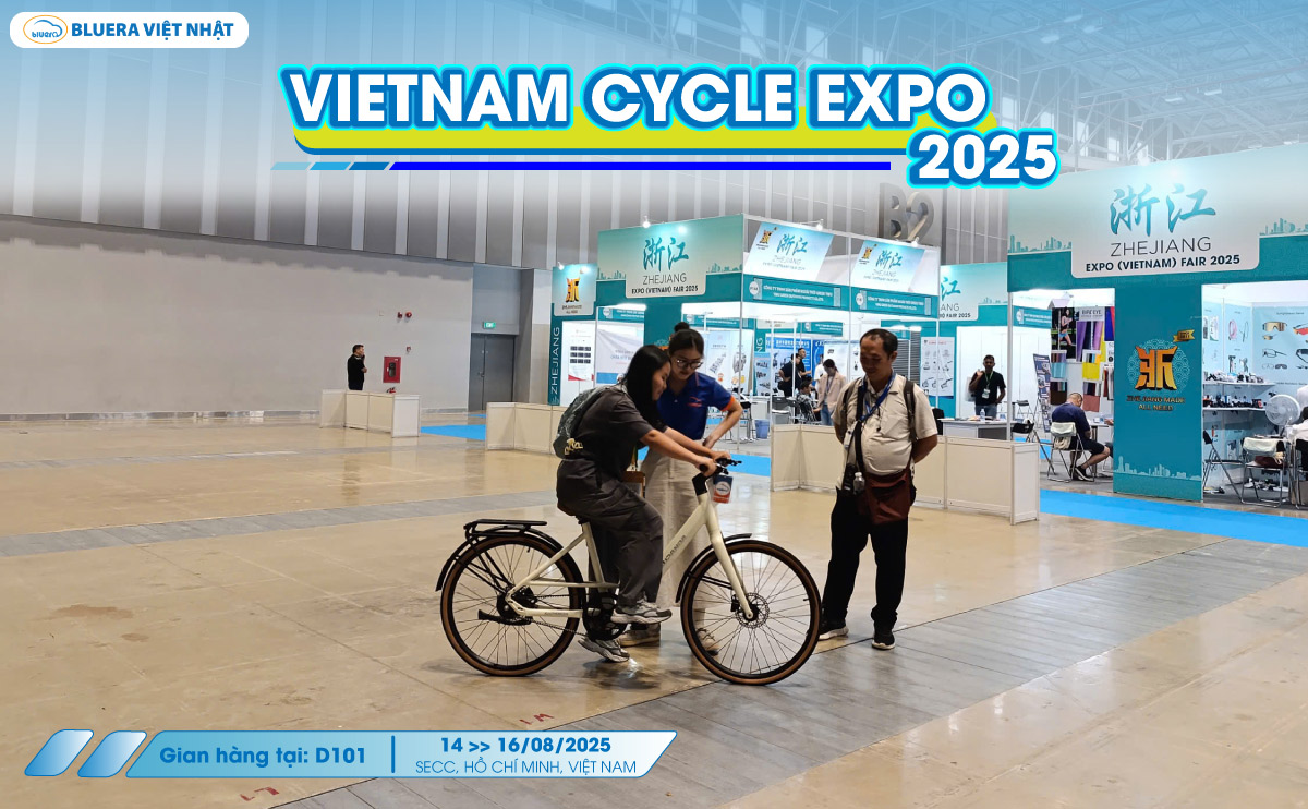 Bluera Việt Nhật Đi Đầu Xe Điện Bền Bỉ Tại Vietnam Cycle Expo 2025 2 Khách hàng trải nghiệm xe điện trợ lực Bluera Việt Nhật tại Vietnam Cycle Expo 2025.