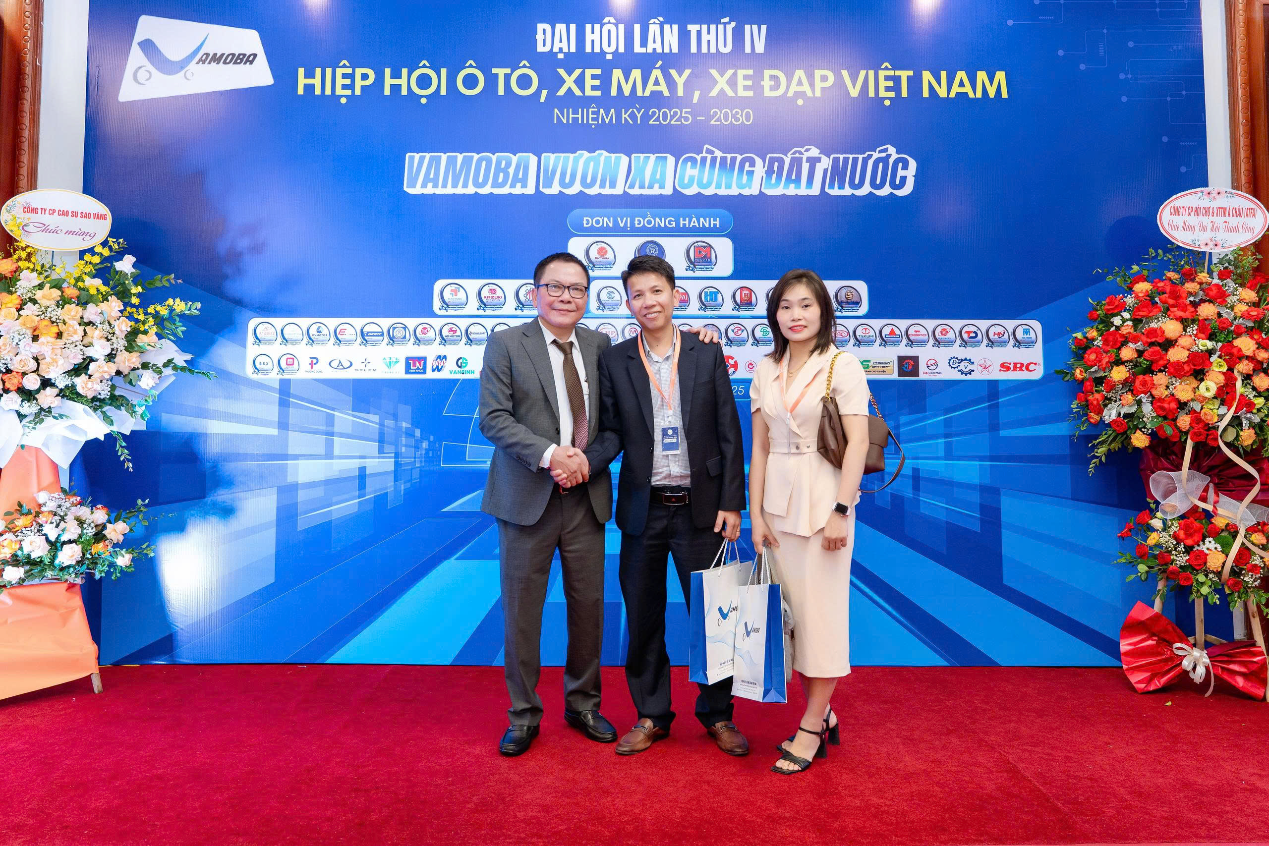 Hình ảnh khách hàng tại cửa hàng