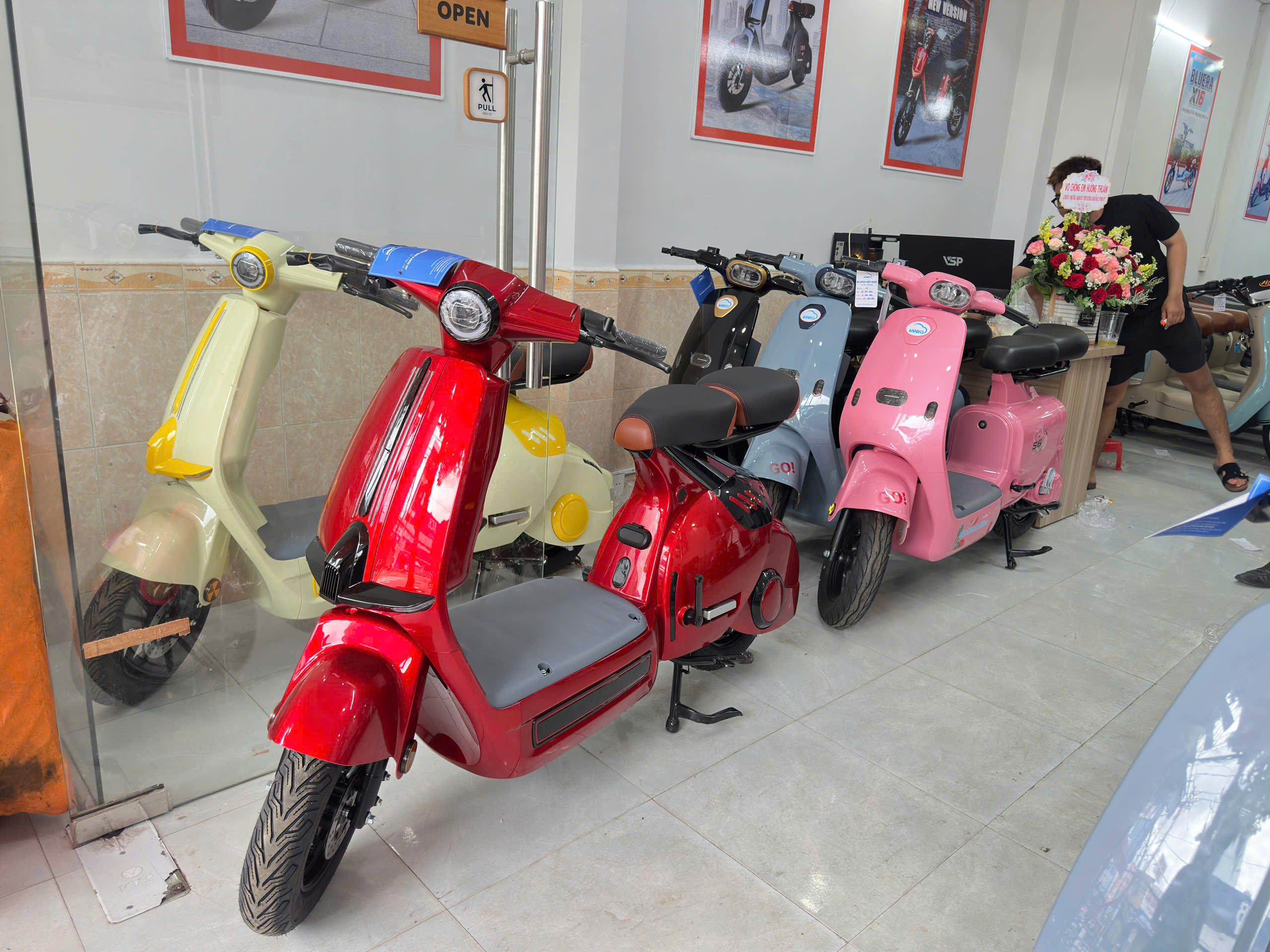 Khai trương cửa hàng xe điện 2